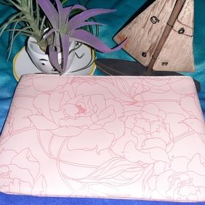 Cosmetic bag-NWOT